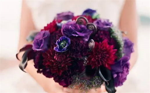 农历2025年冬月初二黄历：今天适宜办理结婚证吗